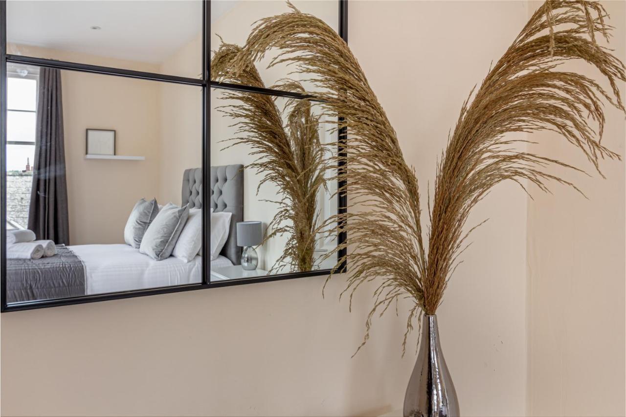 Guest Homes - Trinity Apartment ウスター エクステリア 写真