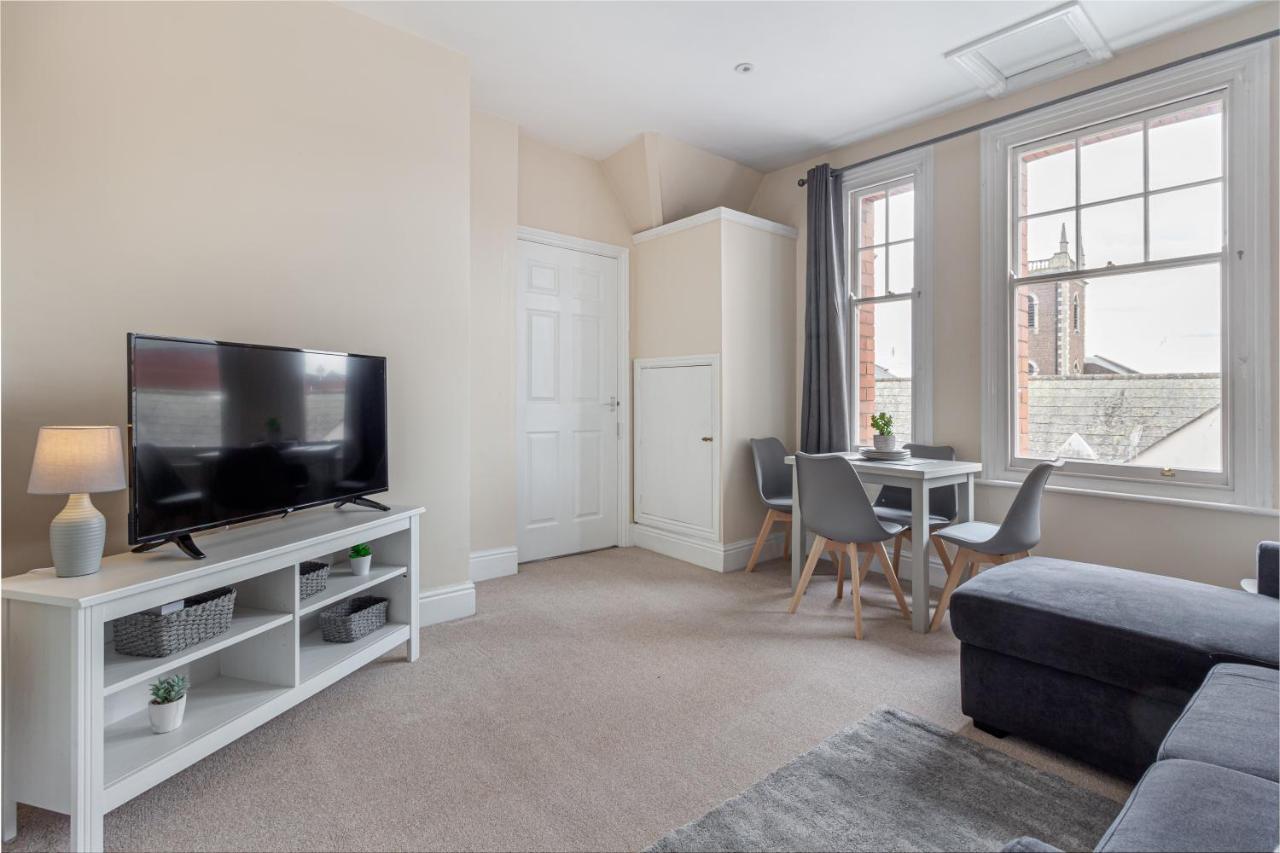 Guest Homes - Trinity Apartment ウスター エクステリア 写真