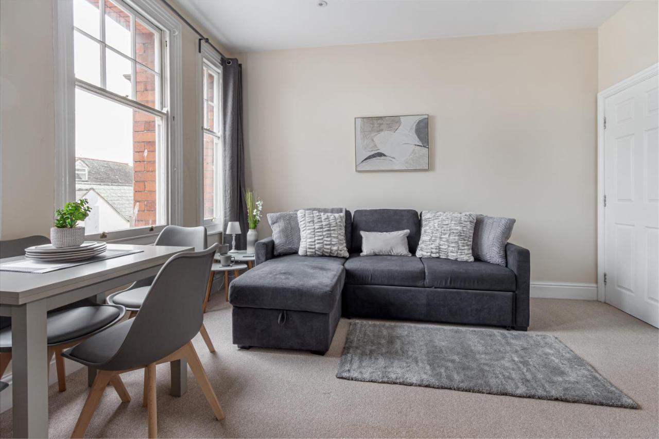Guest Homes - Trinity Apartment ウスター エクステリア 写真